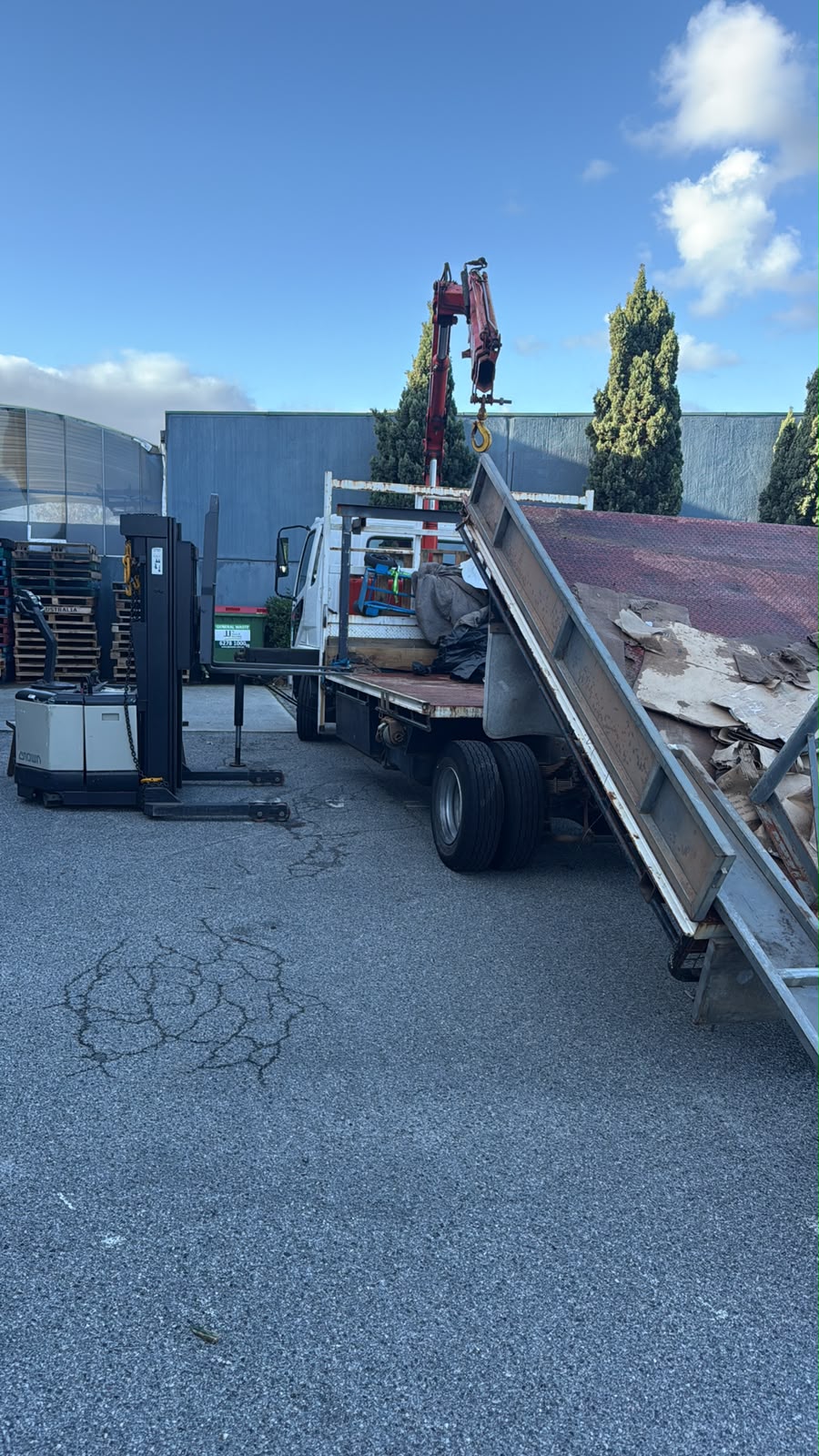Tipper truck for soil, sand and rubbish, Perth